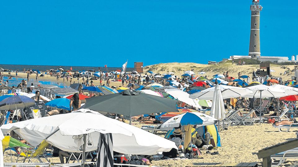 PUNTA CALMA. Menos fiestas y cenas corpos.
