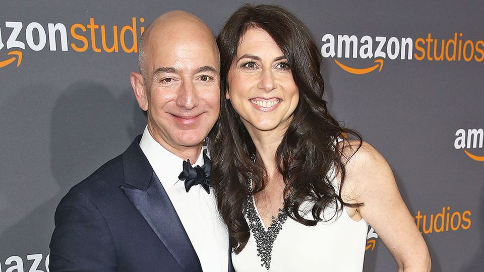 EX. Bezos y MacKenzie tuvieron cuatro hijos durante su matrimonio.