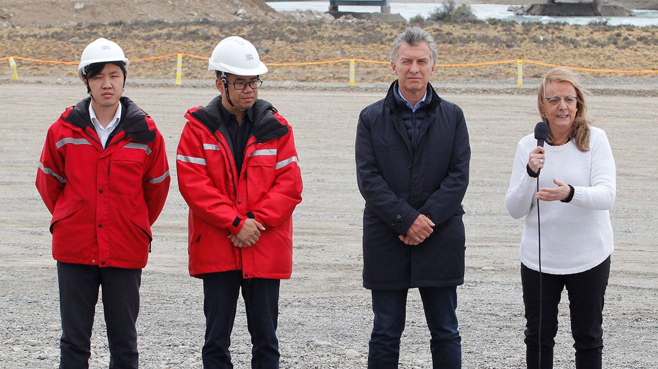 Santa Cruz: El presidente Macri recorrió las obras de la represa Cóndor Cliff con la gobernadora Alicia Kirchner.