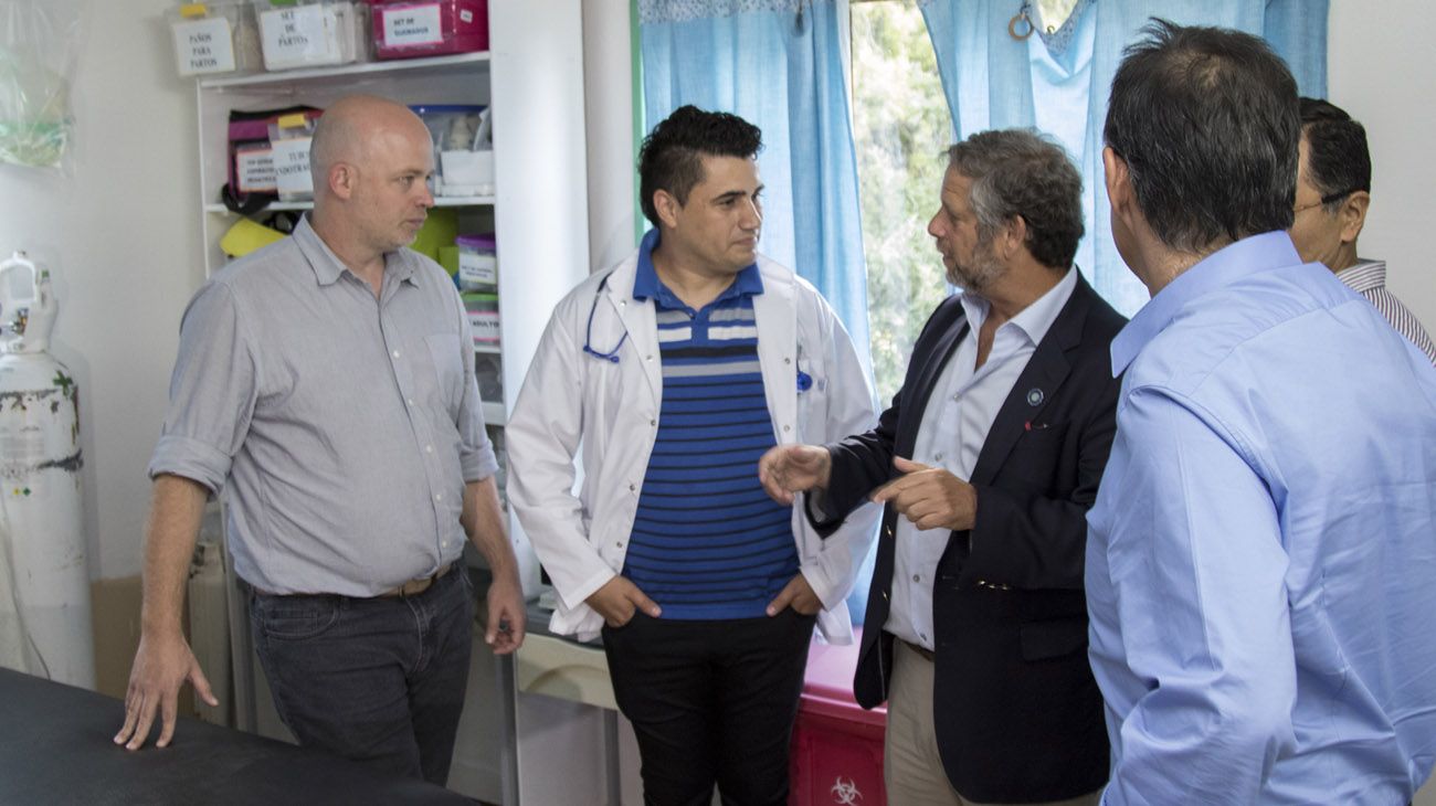 Rubinstein se reunió con autoridades locales y los equipos de salud que actuaron desde el principio del brote 