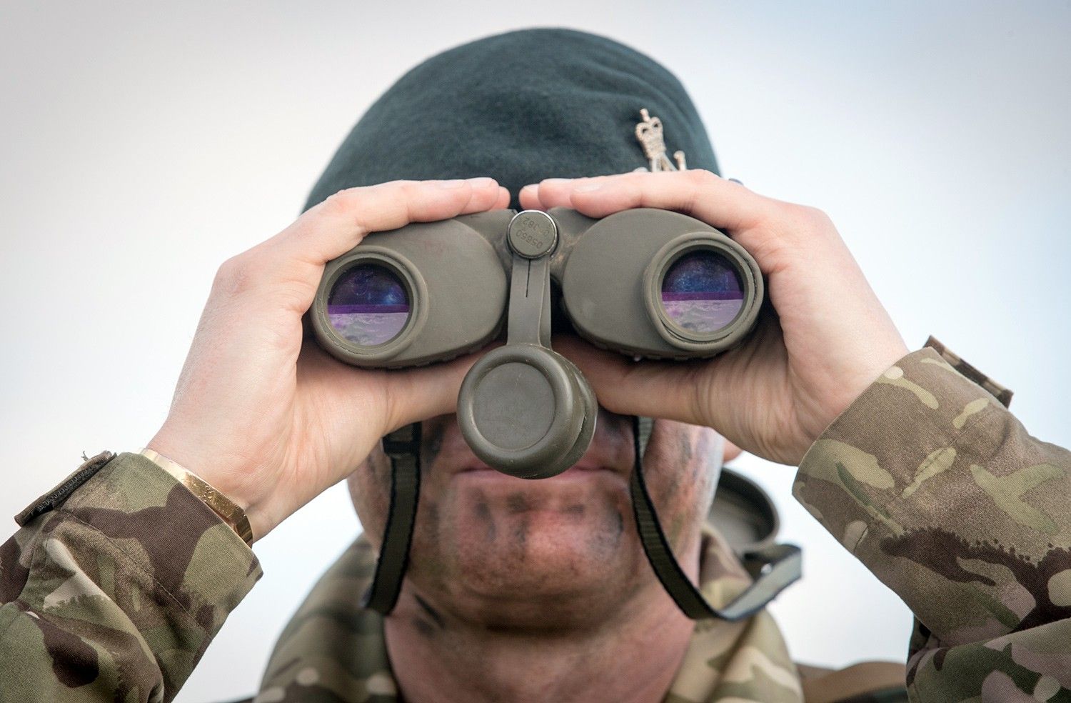 HRH The Duke Of Gloucester Watches 6th Battalion Rifles On Exercise