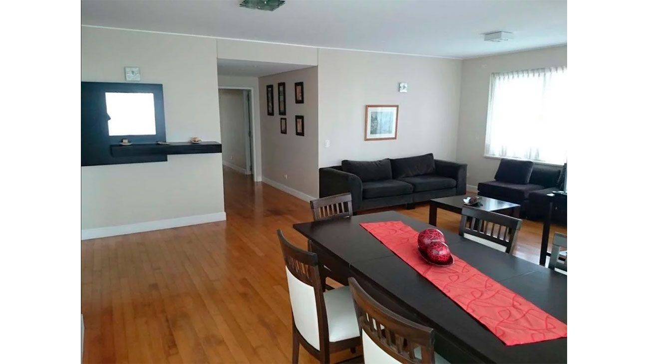 El living donde Alberto Nisman trabajaba sobre sus documentos, previo a su muerte.