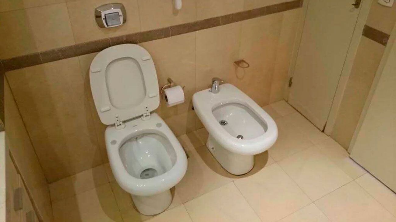 Otro sector del baño del departamento de Nisman.