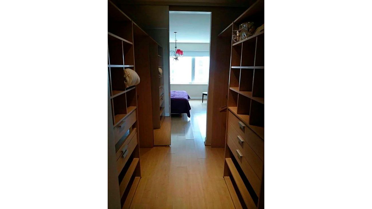 Vista del departamento de Nisman desde el interior del vestidor.