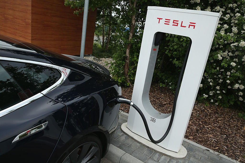 Tesla Offers Charging Stations On German Highways