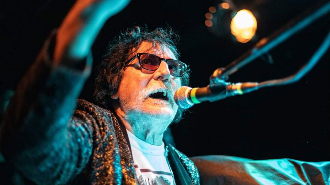 El artista llegó el viernes 11 y sin aviso se presentó en una cervecería de la zona. Luego participó en un recital de Rubén Rada el sábado y en un concierto que se hizo el martes.