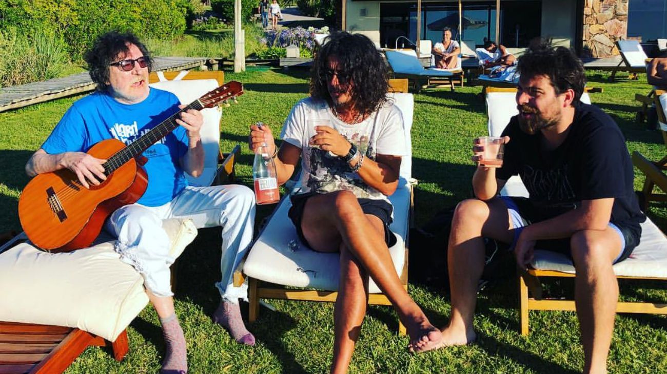 El artista llegó el viernes 11 y sin aviso se presentó en una cervecería de la zona. Luego participó en un recital de Rubén Rada el sábado y en un concierto que se hizo el martes.