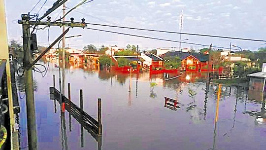 Villa Minetti. El pueblo de 7 mil habitantes quedó bajo el agua.