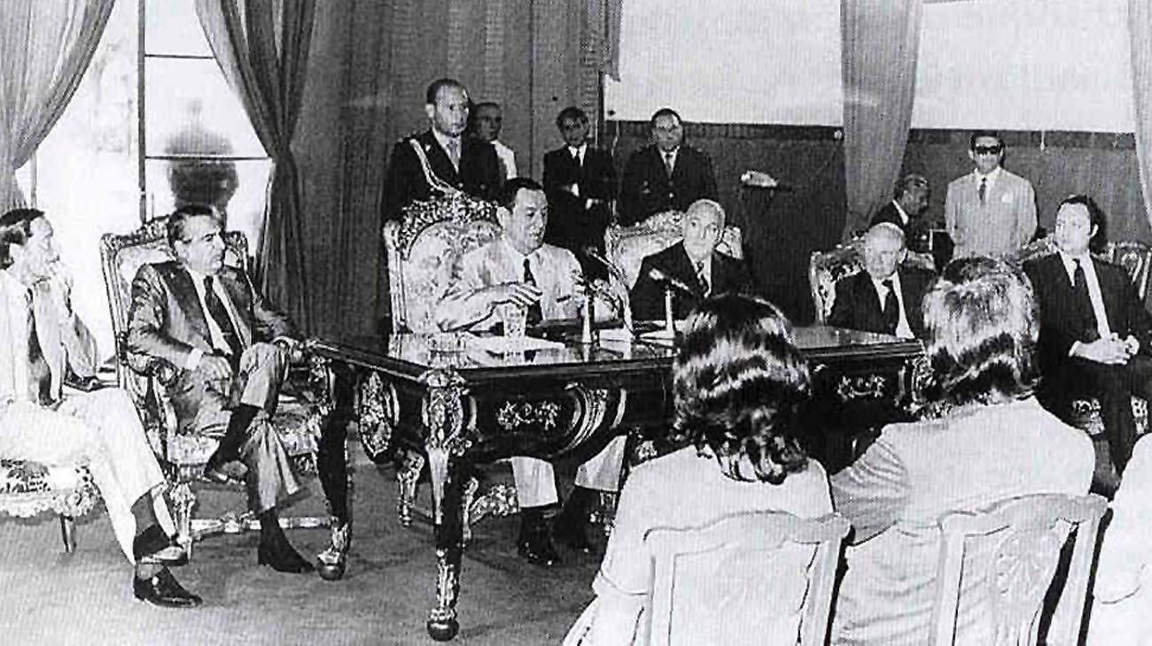 CONTRASTE. Alarmado ante los ataques guerrilleros, Perón convocó a la Juventud Peronista y a otros sectores para convencerlos de la necesidad de poner fin a la violencia. Firmenich respondió ensalzando el valor político del fusil.