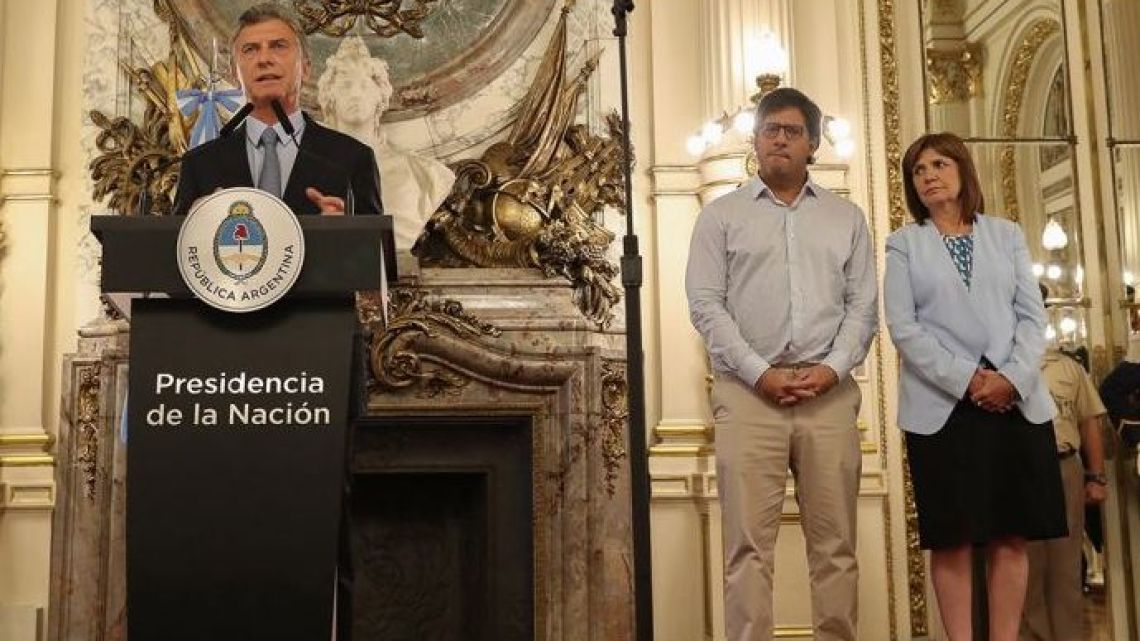 President Mauricio Macri announces the asset seizure decree alongside Justice Minister German Garavano and Security Minister Patricia Bullrich.