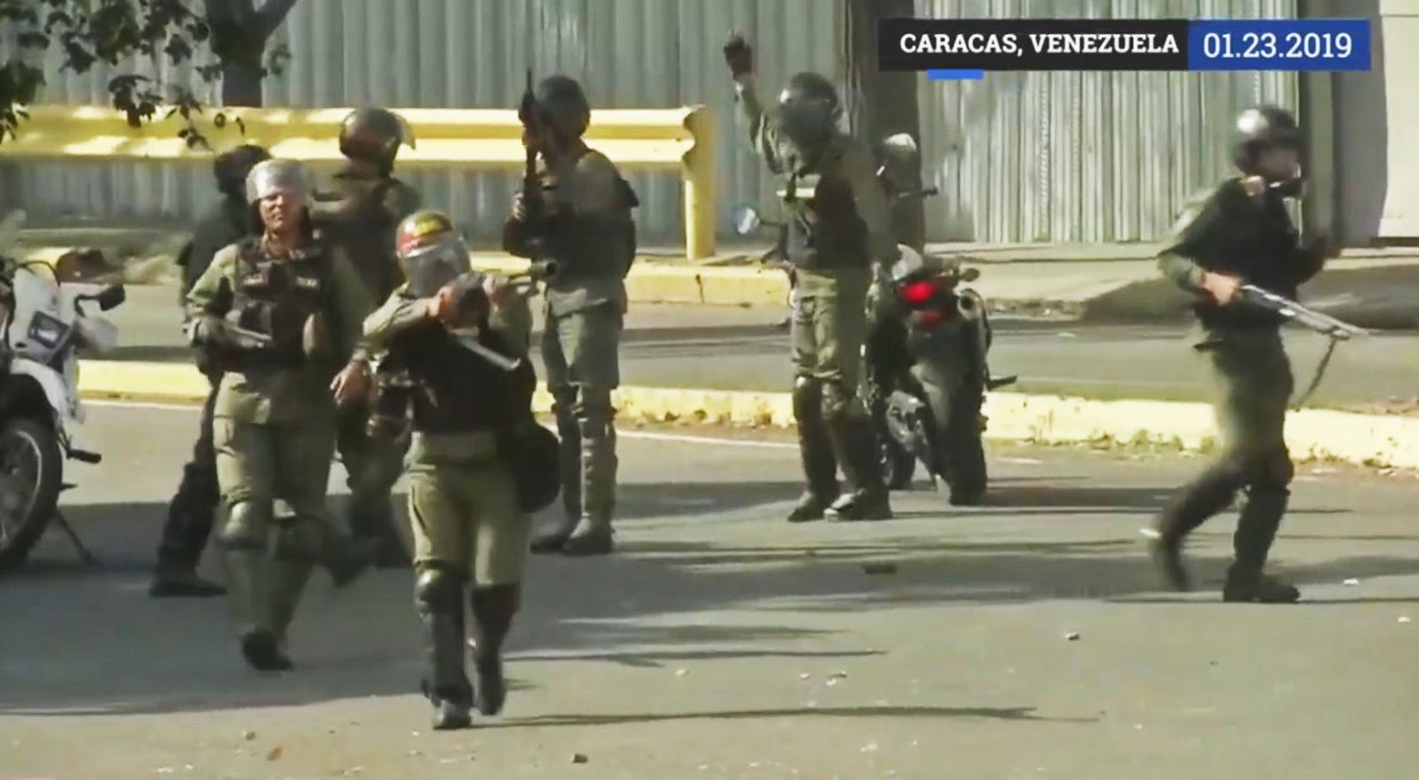 Venezuela: Juan Guaidó se autoproclama presidente interino y Trump lo reconoce, incidentes en las calles.