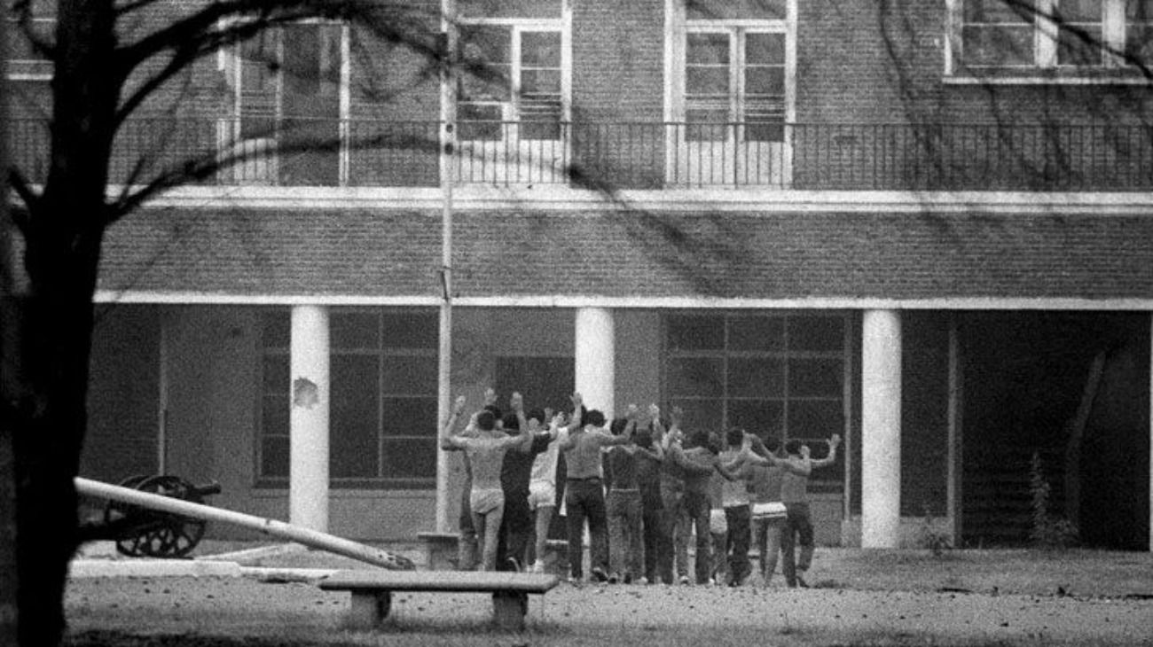 El Regimiento estaba colmado de colimbas que salieron con lo puesto de sus cuarteles.