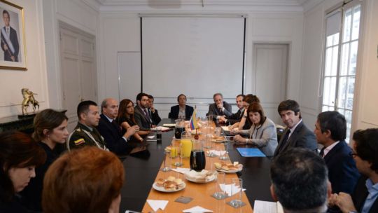 Una de las reuniones que Patricia Bullrich mantuvo con especialistas y funcionarios colombianos.