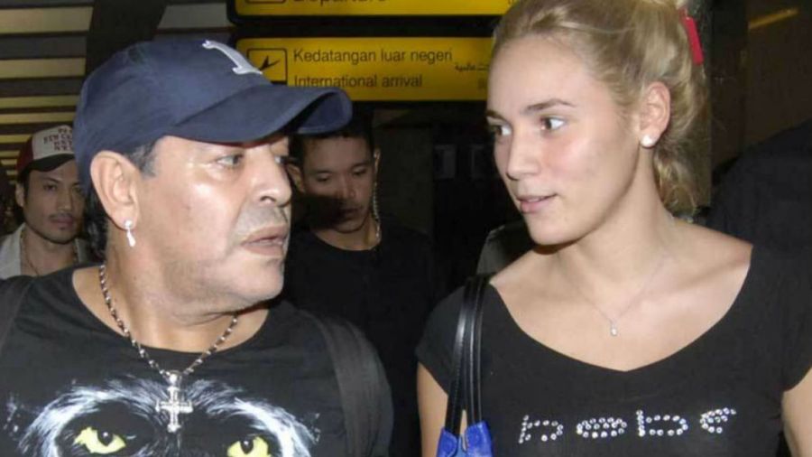 0123-Diego-Maradona-Rocio-Oliva