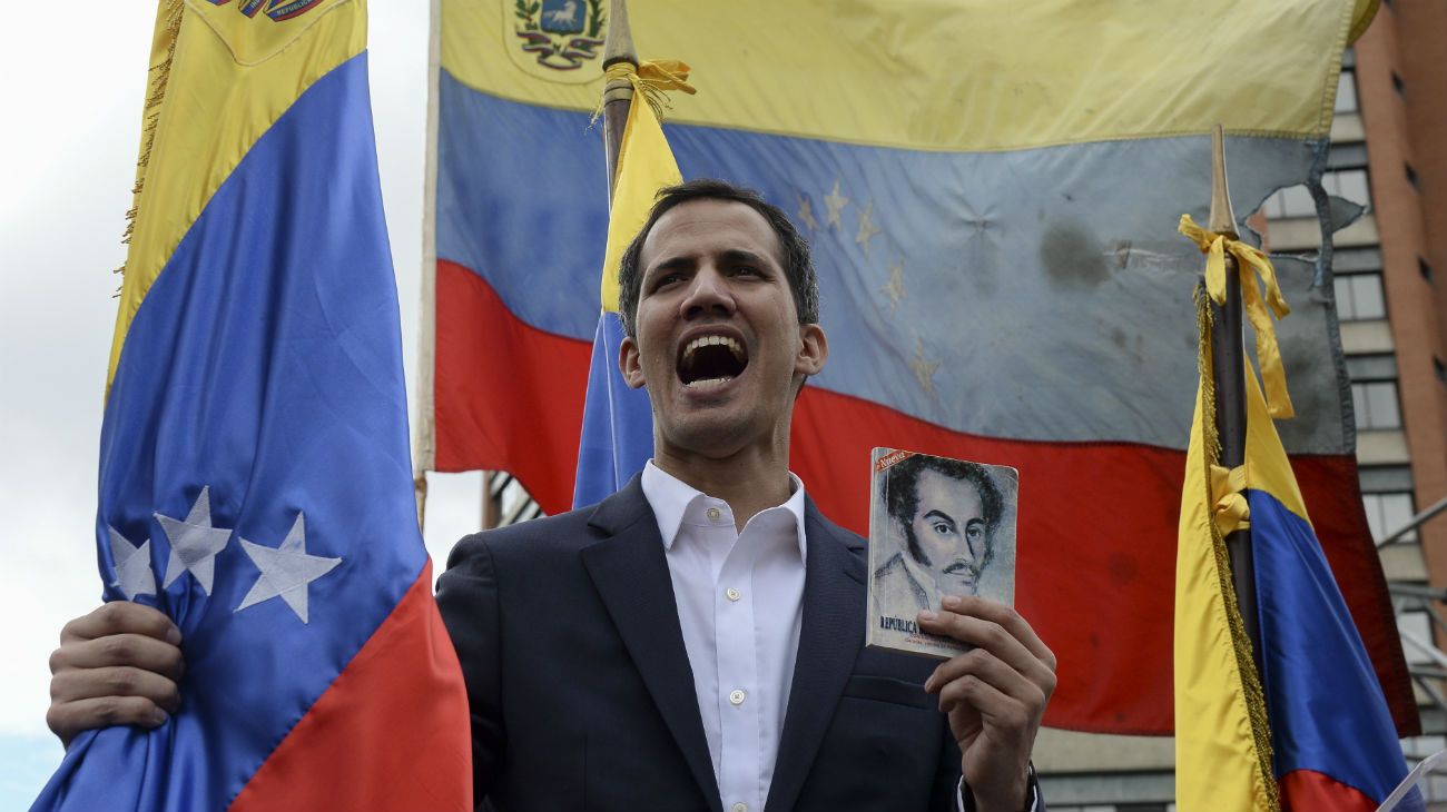 Juan Guaidó se autoproclamó "presidente interino".