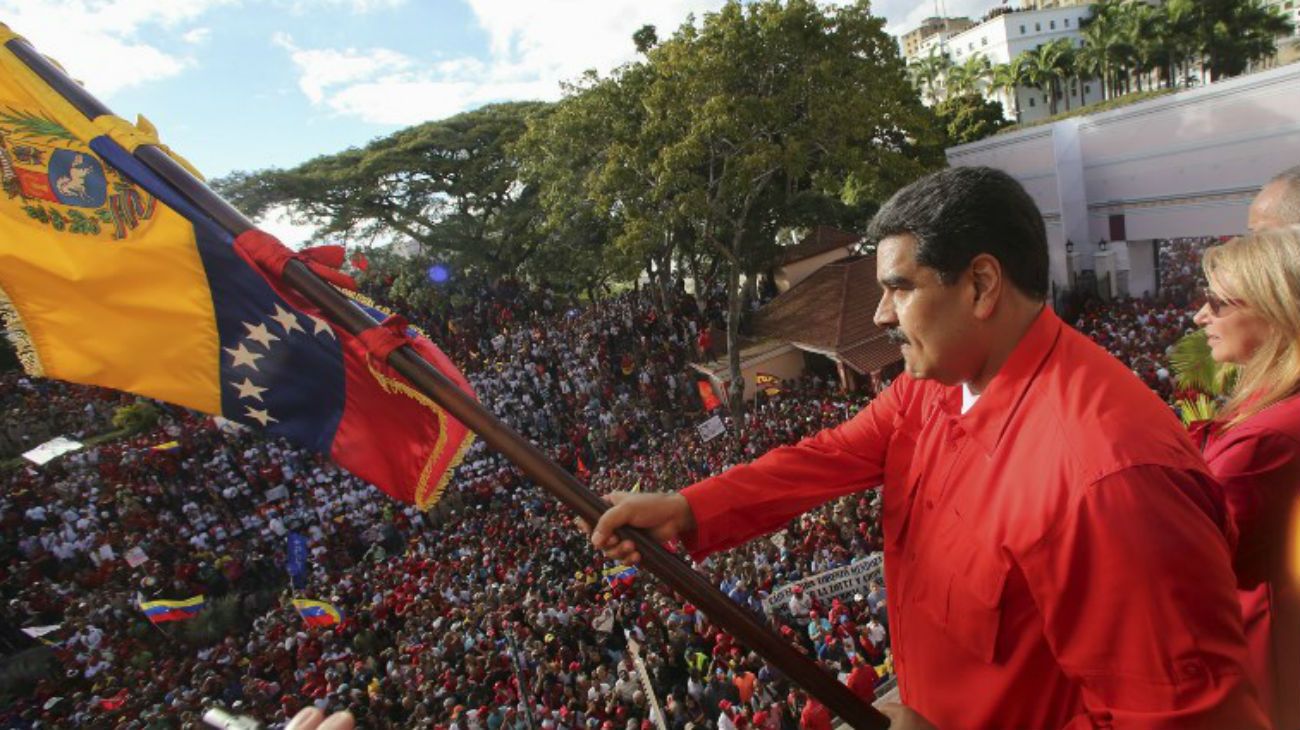 Nicolás Maduro resiste en el poder.