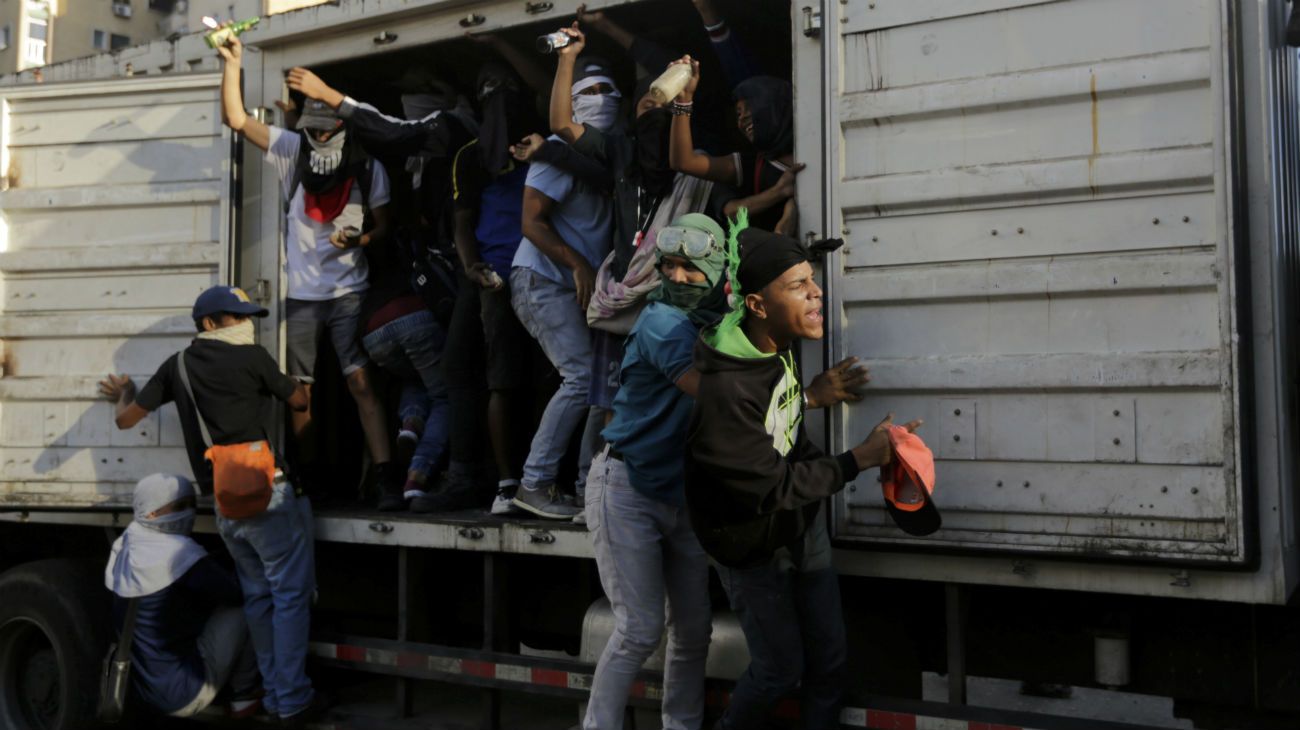 Un gran número de manifestantes protestaron contra Nicolás Maduro.