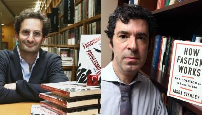 AUTORES. De izq. a der.: Federico Finchelstein y su obra Del fascismo al populismo en la historia. Jason Stanley y la versión original de Facha, que acaba de ser traducida.