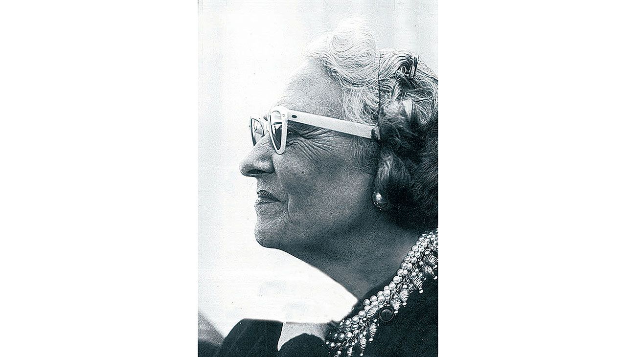 Por su origen aristocrático, fue formada por institutrices y ya desde muy pequeña dominaba a la perfección el idioma francés.  