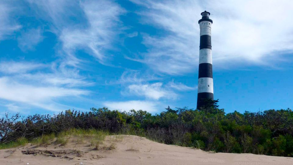 Faro Querandi, Mar Azul.