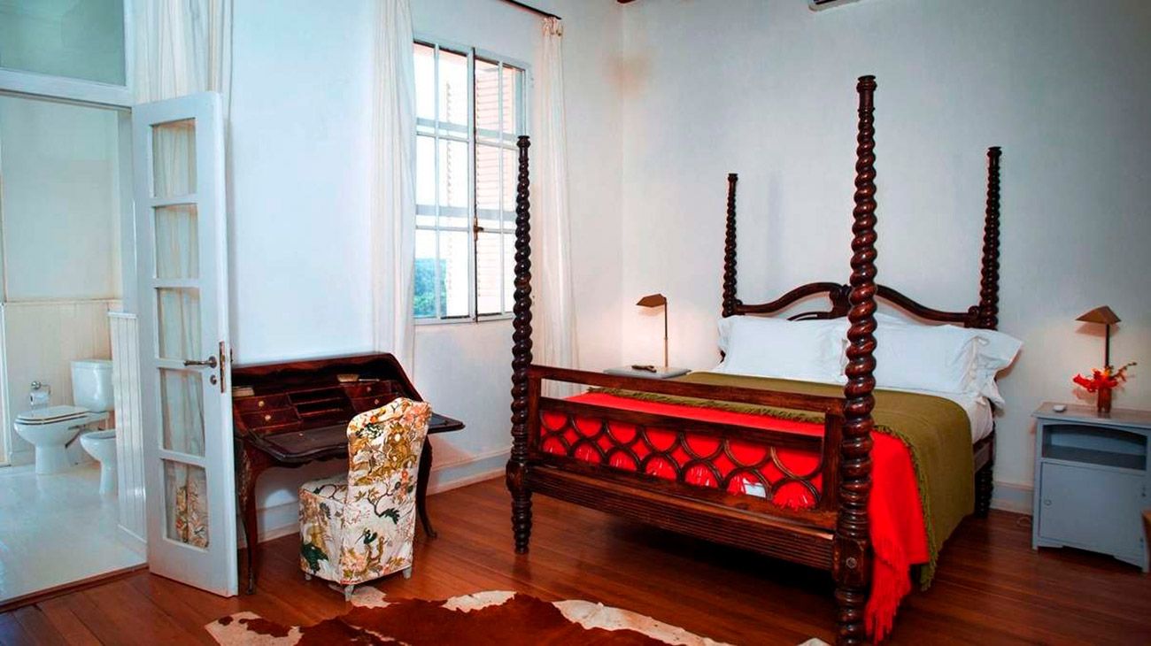 Casa Bemberg cuenta cuenta con 5 habitaciones distribuidas en dos plantas (3 dobles matrimoniales y 2 dobles twin) Pudiendo ser algunas de ellas triples.