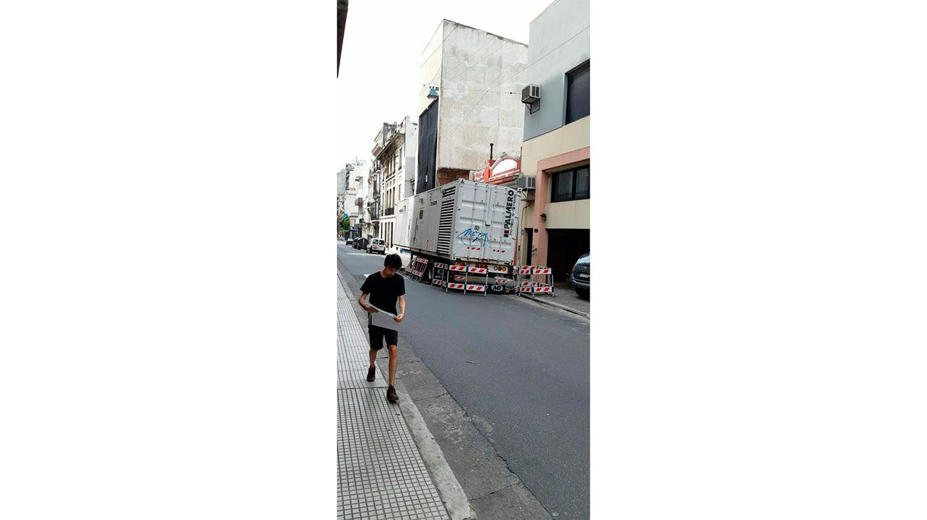 Los vecinos se quejaron en plena calle tras días sin luz.