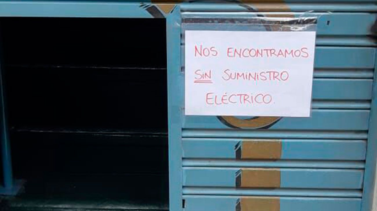Los vecinos se quejaron en plena calle tras días sin luz.