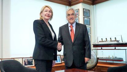 Desde el exilio, Ortega Díaz investiga denuncias contra Maduro. Aquí, con el presidente chileno, Sebastián Piñera.