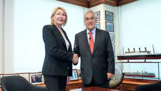 Desde el exilio, Ortega Díaz investiga denuncias contra Maduro. Aquí, con el presidente chileno, Sebastián Piñera.