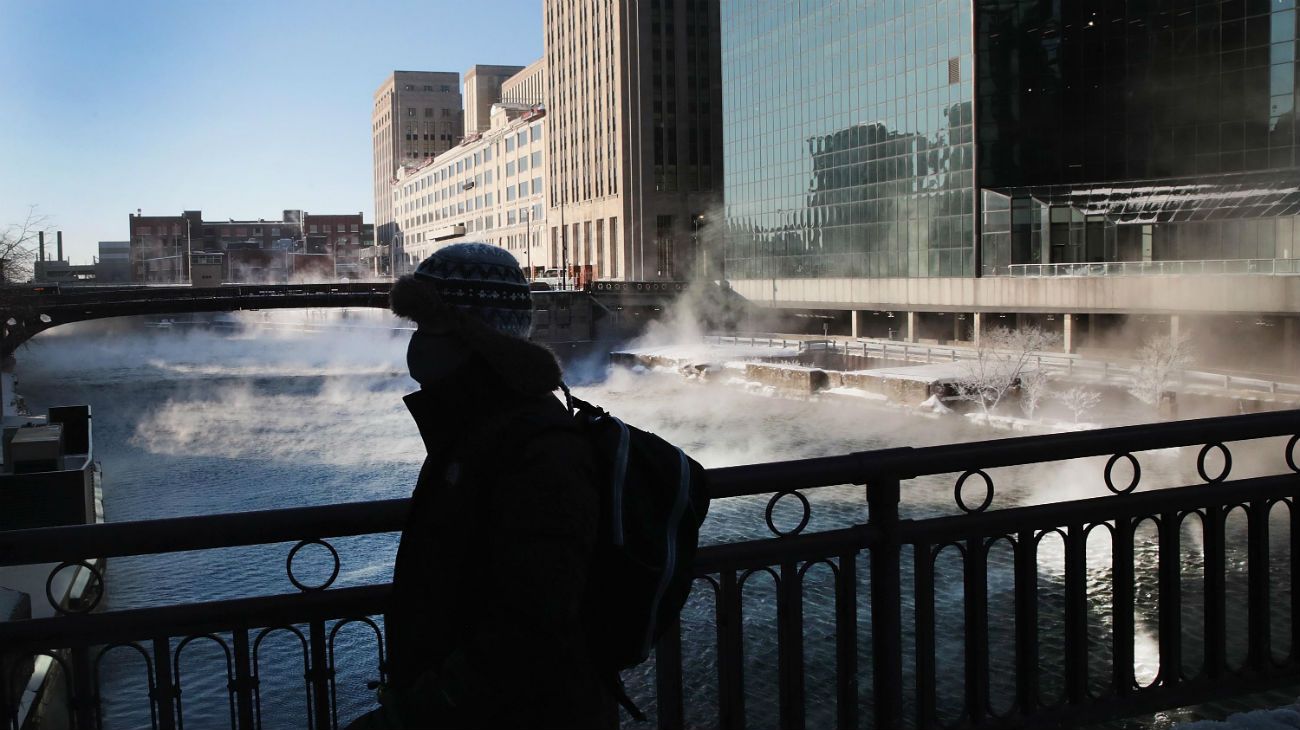 Se registraron al menos cinco muertos a las bajas temperaturas y la tormenta de nieve.