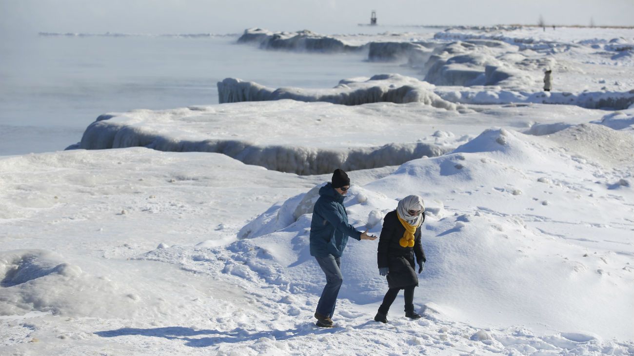 La costa del lago Michigan cuando las temperaturas bajaron a-29 ° C.