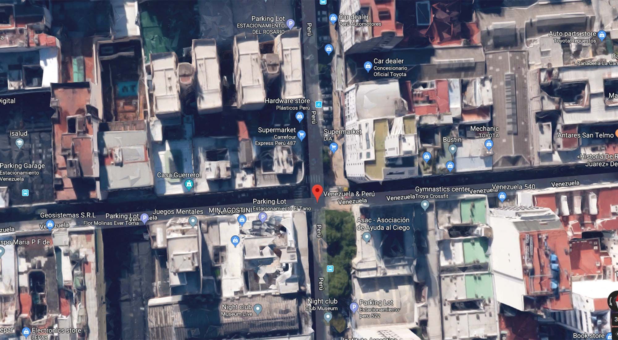 Un turista canadiense fue atacado en la intersección de las calles Perú y Venezuela en el barrio de San Telmo.