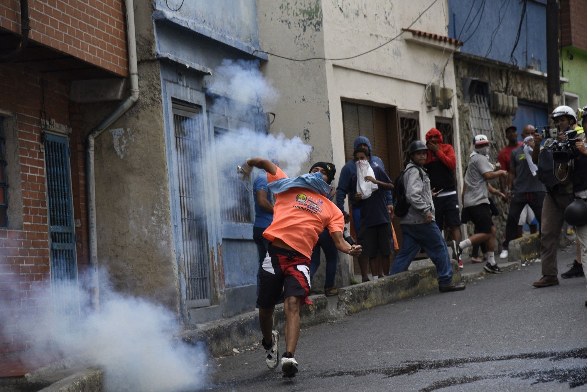 Venezuela Detains Rebel Guardsmen Sparking Protests In Caracas