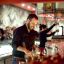 Gastronomía: por qué comer en la barra de un bar