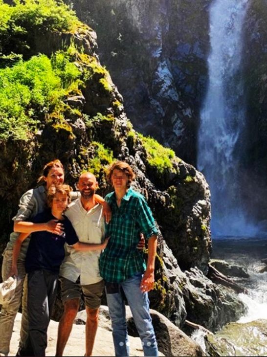 Febrero 2019. Guillermo Dietrich, su mujer y sus hijos de vacaciones en el sur.