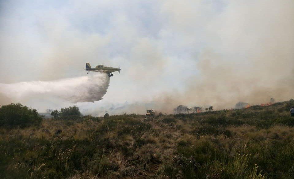 No logran controlar el incendio.