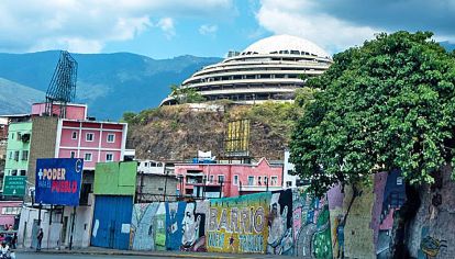 Sedes del terror. El Helicoide es un edificio que se fabricó como un centro comercial y nunca se utilizó como tal. Ahora tiene distintas celdas para detenidos. En los subsuelos de la sede del Servicio Bolivariano de Inteligencia está el llamado La Tumba.