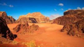 Desde el desierto de Wadi Rum en Jordania hasta Palomino, el paraíso secreto de Colombia, una selección de lugares poco conocidos generada por los expertos de Booking.com.