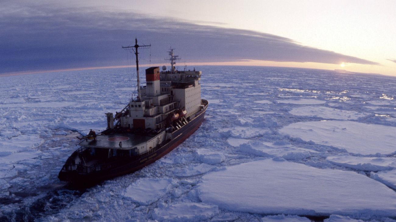 Según el reporte científico, el norte magnético se está desplazando unos 55 kilómetros al año. Cruzó la línea internacional de cambio de la fecha en 2017 y está dejando el Ártico Canadiense en ruta a Siberia. 