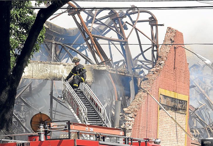 Incendio en el depósito de Iron Mountain.