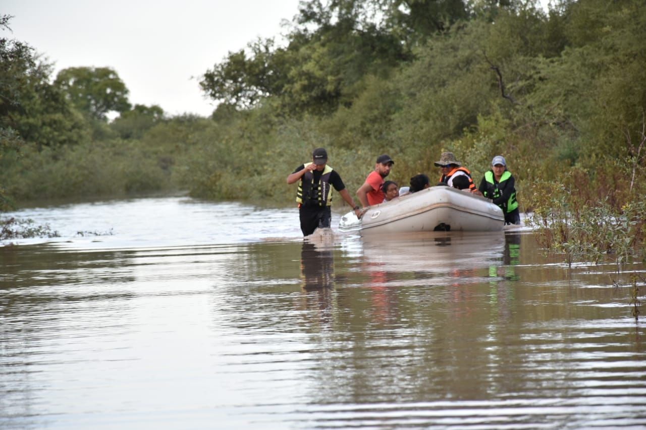 Crecida del río Pilcomayo provocó más de 100 evacuados.