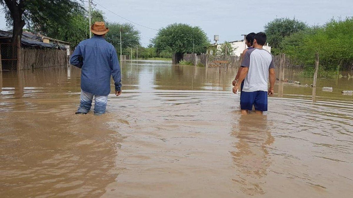 Crecida del río Pilcomayo provocó más de 100 evacuados.
