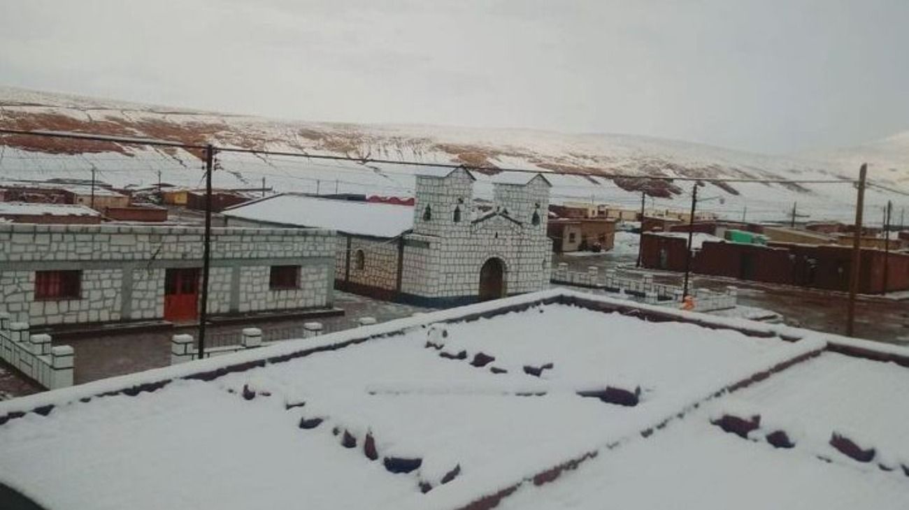 En pleno verano, la nieve llegó a algunas partes de Jujuy.