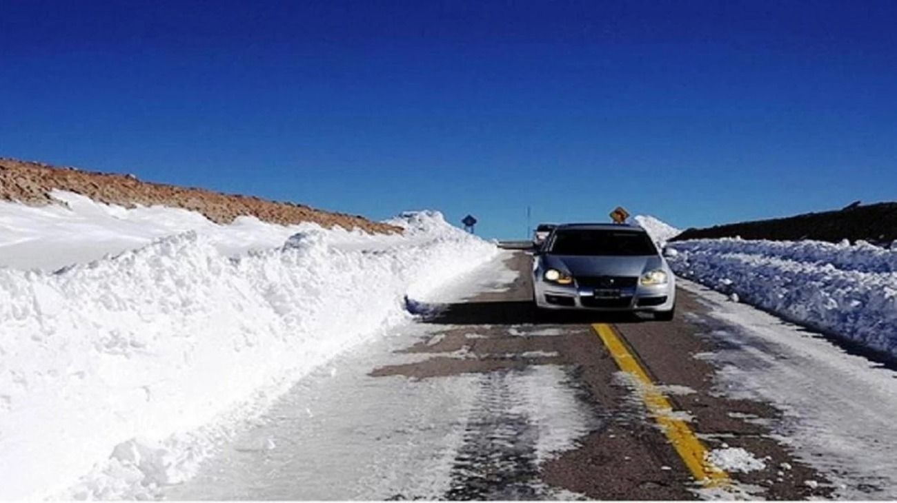 En pleno verano, la nieve llegó a algunas partes de Jujuy.