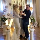 Vicky Xipolitakis renovó su matrimonio