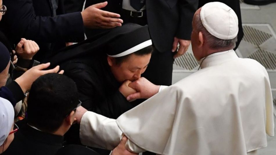 Papa Francisco monja g_20190206