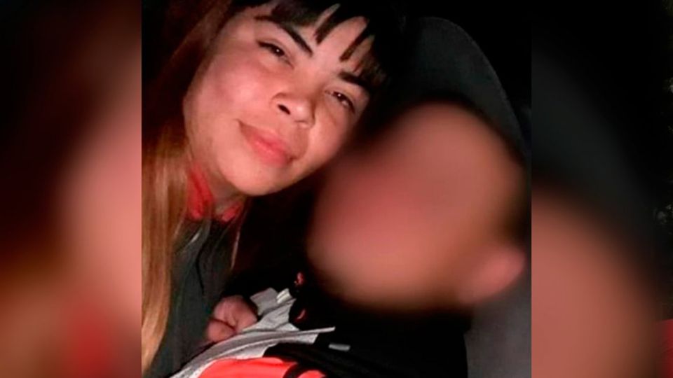 Su novio la prendió fuego y ella se tiró en una pileta para salvarse