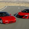 La primera generación del NSX junto a la actual.