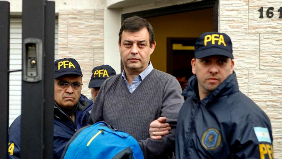 Detenido desde julio de 2017 por decisión del juez Bonadio, fue acusado de eludir de la tutela judicial el cobro de alquileres en departamentos de un edificio de “Los Sauces” en la provincia de Santa Cruz.