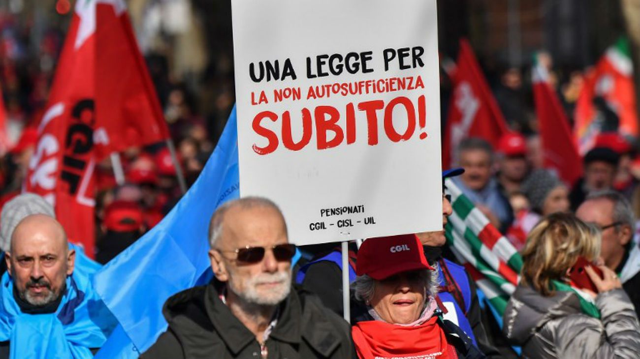 A diferencia de Francia y sus chalecos amarillos, las protestas en Italia tuvieron color rojo.